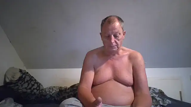 Snapshot of chubbybear2cum chatting on August 2, 2026, 7:23 pm chubbybear2cum online show from August 2, 2026, 7:23 pm