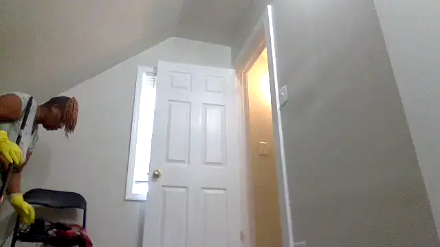 Snapshot of AllLeggs chatting on December 4, 2024, 7:34 pm AllLeggs online show from December 4, 2024, 7:34 pm