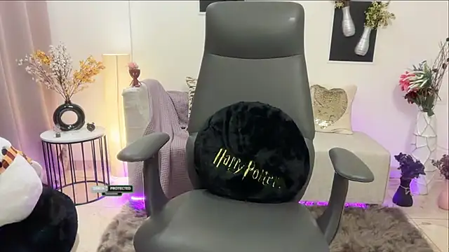 Unique-Beauty online show from April 10, 2026, 5:06 pm