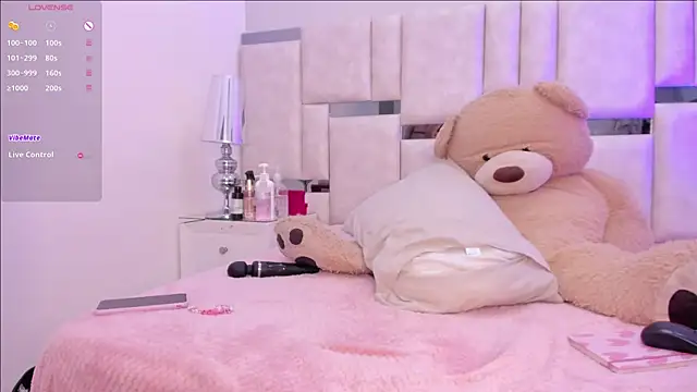 Miagiorgia  online show from December 21, 2024, 5:40 pm