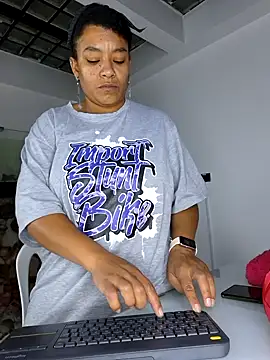 Snapshot of Selket11 chatting on January 25, 2025, 11:02 am Selket11 online show from January 25, 2025, 11:02 am