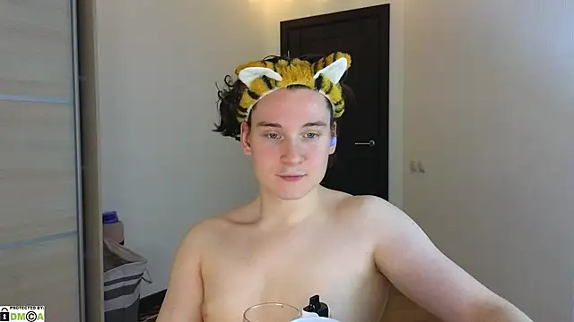 Snapshot of MoreRealAlex chatting on February 11, 2025, 4:33 am MoreRealAlex online show from February 11, 2025, 4:33 am