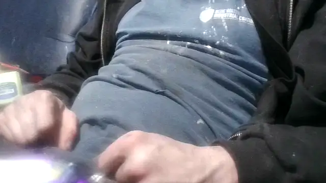 Snapshot of robeaulieu02 chatting on January 28, 2025, 1:05 pm robeaulieu02 online show from January 28, 2025, 1:05 pm