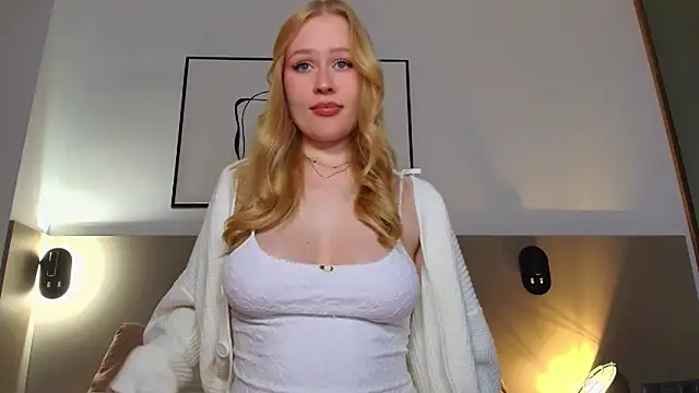 JuliaJaee online show from September 28, 2025, 4:23 pm