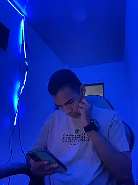 Snapshot of Boypolla11 chatting on October 18, 2025, 4:15 am Boypolla11 online show from October 18, 2025, 4:15 am