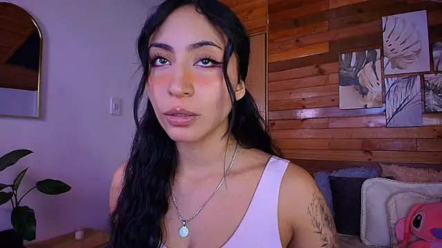 amber curly online show from April 17, 2026, 8:45 pm