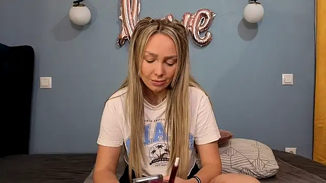 AnnaMaee online show from February 28, 2025, 9:12 pm