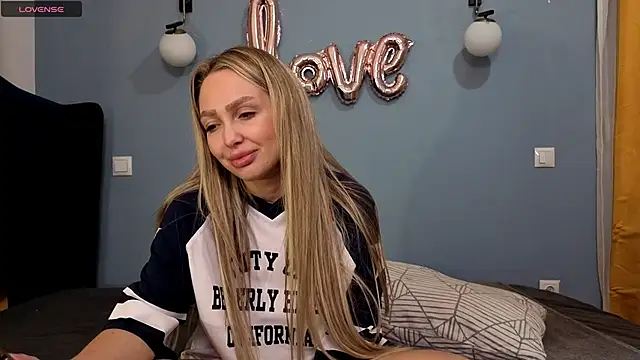 Snapshot of AnnaMaee chatting on March 1, 2025, 8:21 pm AnnaMaee online show from March 1, 2025, 8:21 pm