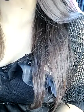 Snapshot of _Linez_ chatting on November 1, 2025, 4:53 pm Linez online show from November 1, 2025, 4:53 pm