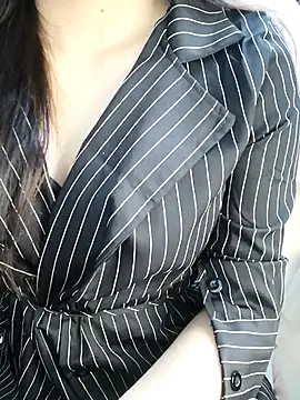 Snapshot of _Linez_ chatting on November 3, 2025, 5:47 pm Linez online show from November 3, 2025, 5:47 pm