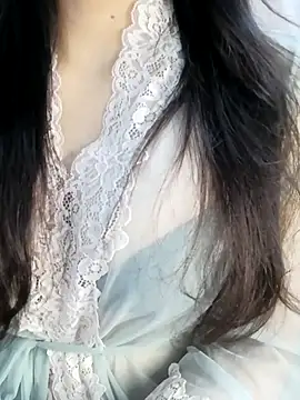 Snapshot of _Linez_ chatting on November 6, 2025, 5:14 pm Linez online show from November 6, 2025, 5:14 pm