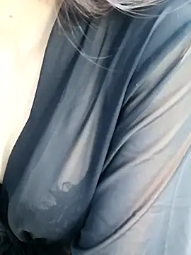 Snapshot of _Linez_ chatting on November 7, 2025, 6:30 pm Linez online show from November 7, 2025, 6:30 pm