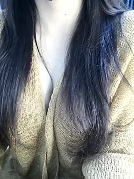 Snapshot of _Linez_ chatting on November 8, 2025, 4:51 pm Linez online show from November 8, 2025, 4:51 pm