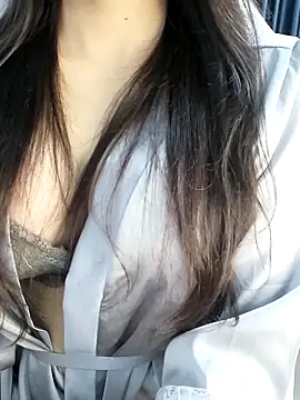 Snapshot of _Linez_ chatting on November 11, 2025, 4:40 pm Linez online show from November 11, 2025, 4:40 pm