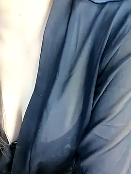 Snapshot of _Linez_ chatting on November 13, 2025, 5:56 pm Linez online show from November 13, 2025, 5:56 pm