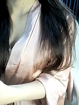 Snapshot of _Linez_ chatting on November 21, 2025, 6:06 pm Linez online show from November 21, 2025, 6:06 pm