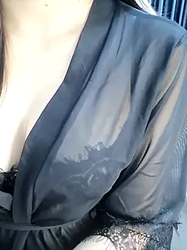 Snapshot of _Linez_ chatting on November 28, 2025, 5:04 pm Linez online show from November 28, 2025, 5:04 pm