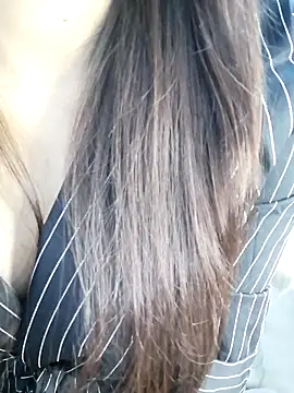 Snapshot of _Linez_ chatting on November 30, 2025, 4:22 pm Linez online show from November 30, 2025, 4:22 pm