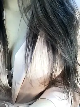 Snapshot of _Linez_ chatting on December 1, 2025, 4:56 pm Linez online show from December 1, 2025, 4:56 pm