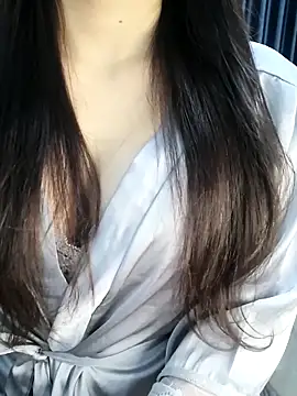 Snapshot of _Linez_ chatting on December 5, 2025, 4:25 pm Linez online show from December 5, 2025, 4:25 pm