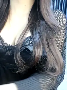 Snapshot of _Linez_ chatting on December 16, 2025, 4:45 pm Linez online show from December 16, 2025, 4:45 pm