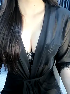 Snapshot of _Linez_ chatting on December 18, 2025, 5:08 pm Linez online show from December 18, 2025, 5:08 pm