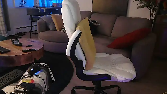 Snapshot of Towndude123 chatting on December 22, 2024, 6:06 am Towndude123 online show from December 22, 2024, 6:06 am