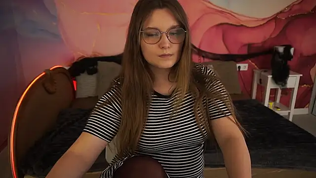 MagicPeachh  online show from October 29, 2025, 1:46 pm