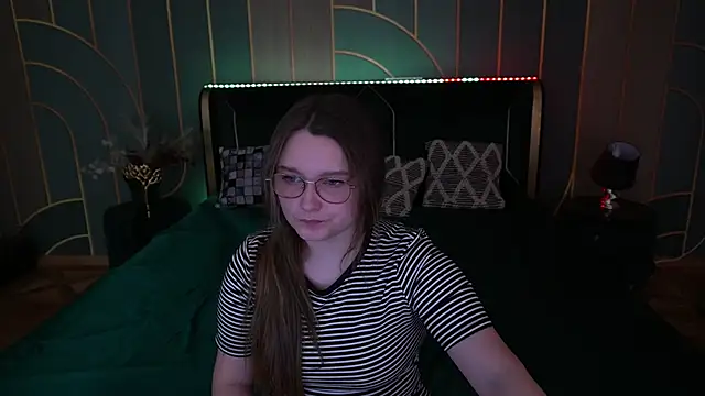 MagicPeachh  online show from November 14, 2025, 6:45 am