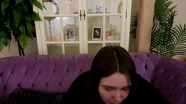 MagicPeachh  online show from April 3, 2026, 6:11 am