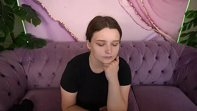 MagicPeachh  online show from August 5, 2026, 12:52 pm