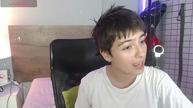 Snapshot of Bryce_Evans chatting on December 17, 2024, 8:43 pm Bryce Evans online show from December 17, 2024, 8:43 pm