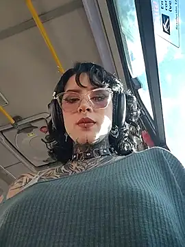 taaylor33 online show from July 7, 2026, 9:19 pm