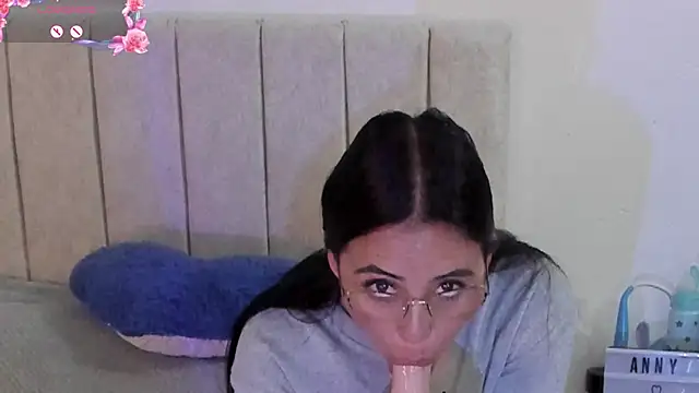 Snapshot of anny_roberts chatting on June 25, 2026, 1:04 pm anny roberts online show from June 25, 2026, 1:04 pm