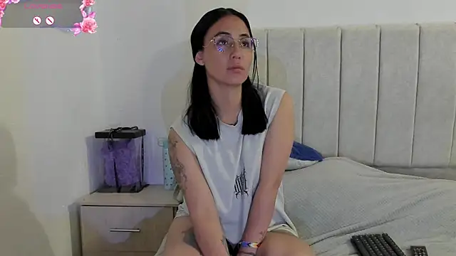 Snapshot of anny_roberts chatting on July 17, 2026, 9:41 pm anny roberts online show from July 17, 2026, 9:41 pm