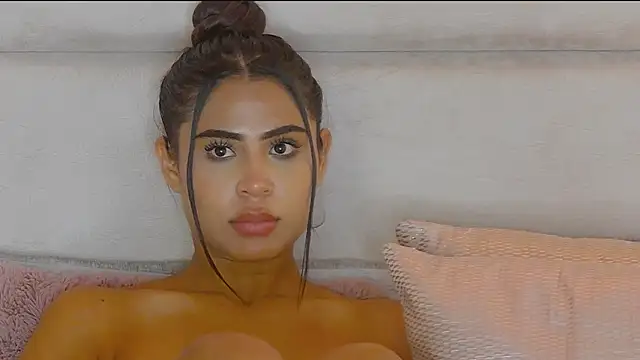 HaileyBaldwin online show from January 14, 2025, 3:43 am