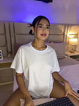 HaileyBaldwin online show from February 6, 2025, 9:28 pm