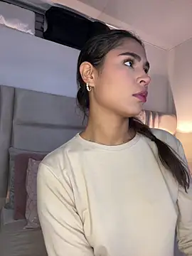 HaileyBaldwin online show from February 18, 2025, 3:31 am