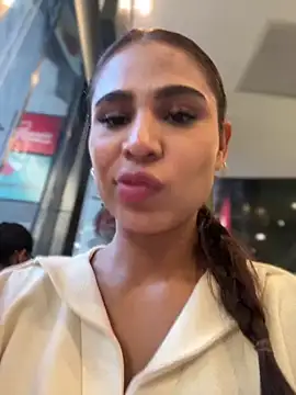 HaileyBaldwin online show from March 6, 2025, 10:41 am