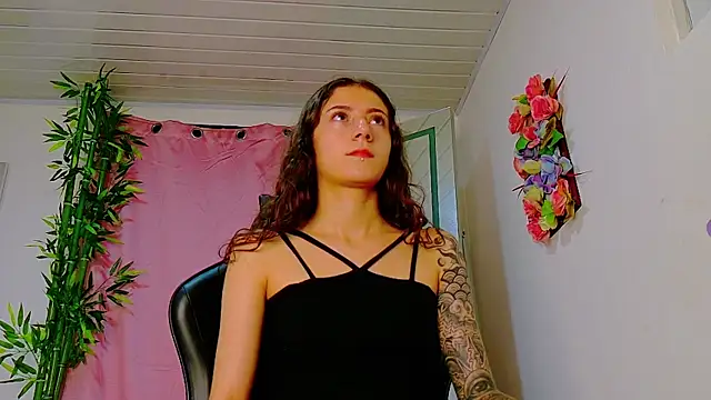 Snapshot of scarlet-jonesx chatting on April 14, 2026, 12:16 am scarlet-jonesx online show from April 14, 2026, 12:16 am