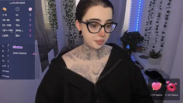 Snapshot of Dixi_Pixi_ chatting on June 19, 2026, 5:34 am Dixi Pixi online show from June 19, 2026, 5:34 am