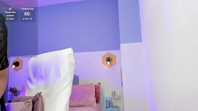 Chloe fischer  online show from March 31, 2026, 3:23 pm