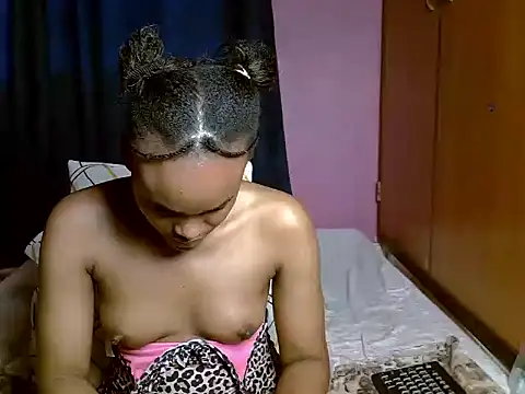 Queen petite  online show from June 29, 2026, 5:03 am