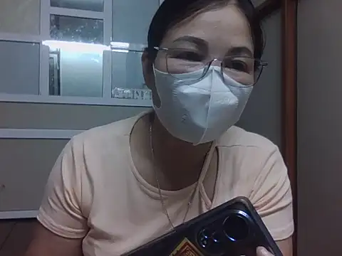 Snapshot of MaiHuong77 chatting on October 15, 2025, 10:59 am MaiHuong77 online show from October 15, 2025, 10:59 am