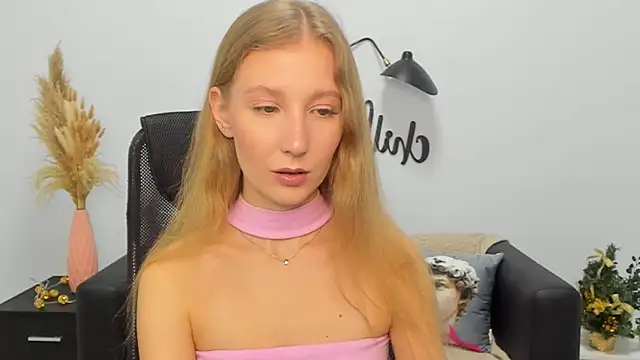 Snapshot of LolaWilsons chatting on December 31, 2024, 10:04 am LolaWilsons online show from December 31, 2024, 10:04 am