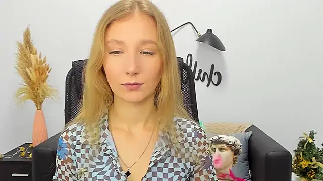 Snapshot of LolaWilsons chatting on January 7, 2025, 7:20 am LolaWilsons online show from January 7, 2025, 7:20 am