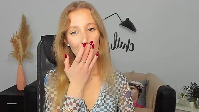 Snapshot of LolaWilsons chatting on February 5, 2025, 9:25 am LolaWilsons online show from February 5, 2025, 9:25 am