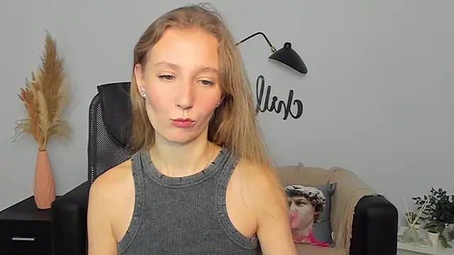 Snapshot of LolaWilsons chatting on February 5, 2025, 12:27 pm LolaWilsons online show from February 5, 2025, 12:27 pm