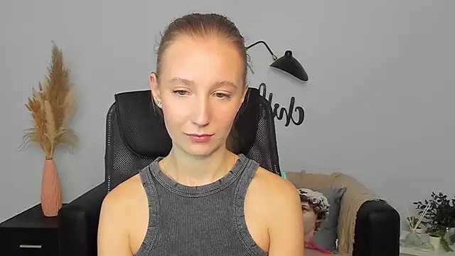 Snapshot of LolaWilsons chatting on February 6, 2025, 12:37 pm LolaWilsons online show from February 6, 2025, 12:37 pm