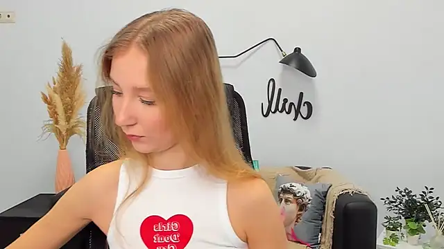 Snapshot of LolaWilsons chatting on February 11, 2025, 6:19 am LolaWilsons online show from February 11, 2025, 6:19 am